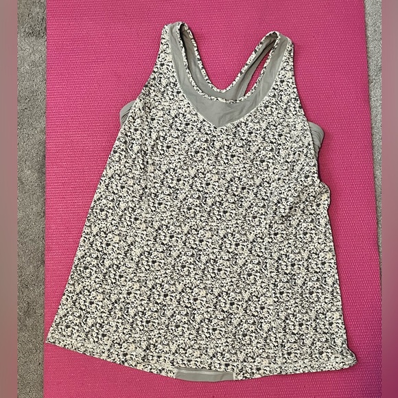 Lululemon Tone It Tank - Size 12 - Picture 4 of 11